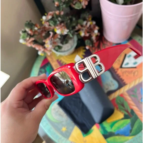 SOLD❤️BALENCIAGA dynasty rectangle in red acetate with Grey lense ♥️ - Picture 3 of 17